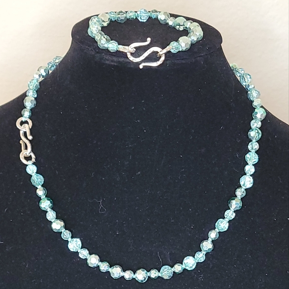 Elegant Seafoam Crystal Necklace and Bracelet Set - Picture 3 of 6